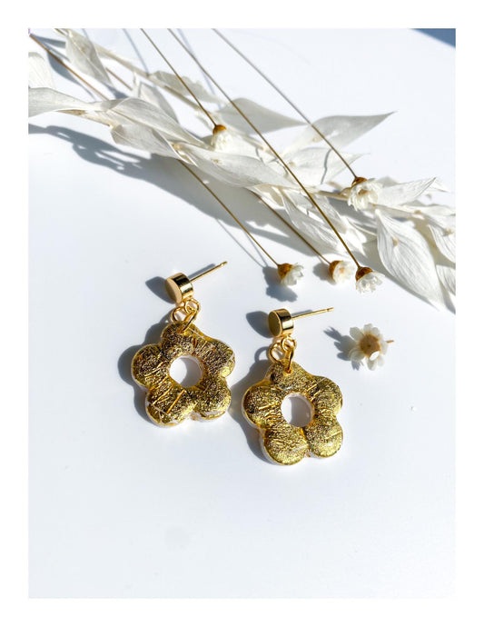 Gold daisy earrings